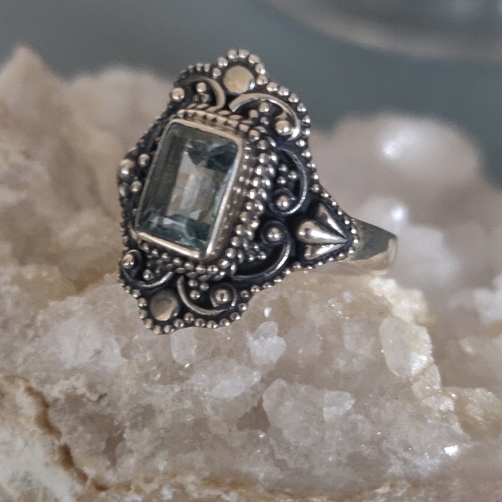 Blue Topaz Sterling Silver Ring - Picture 3 of 8